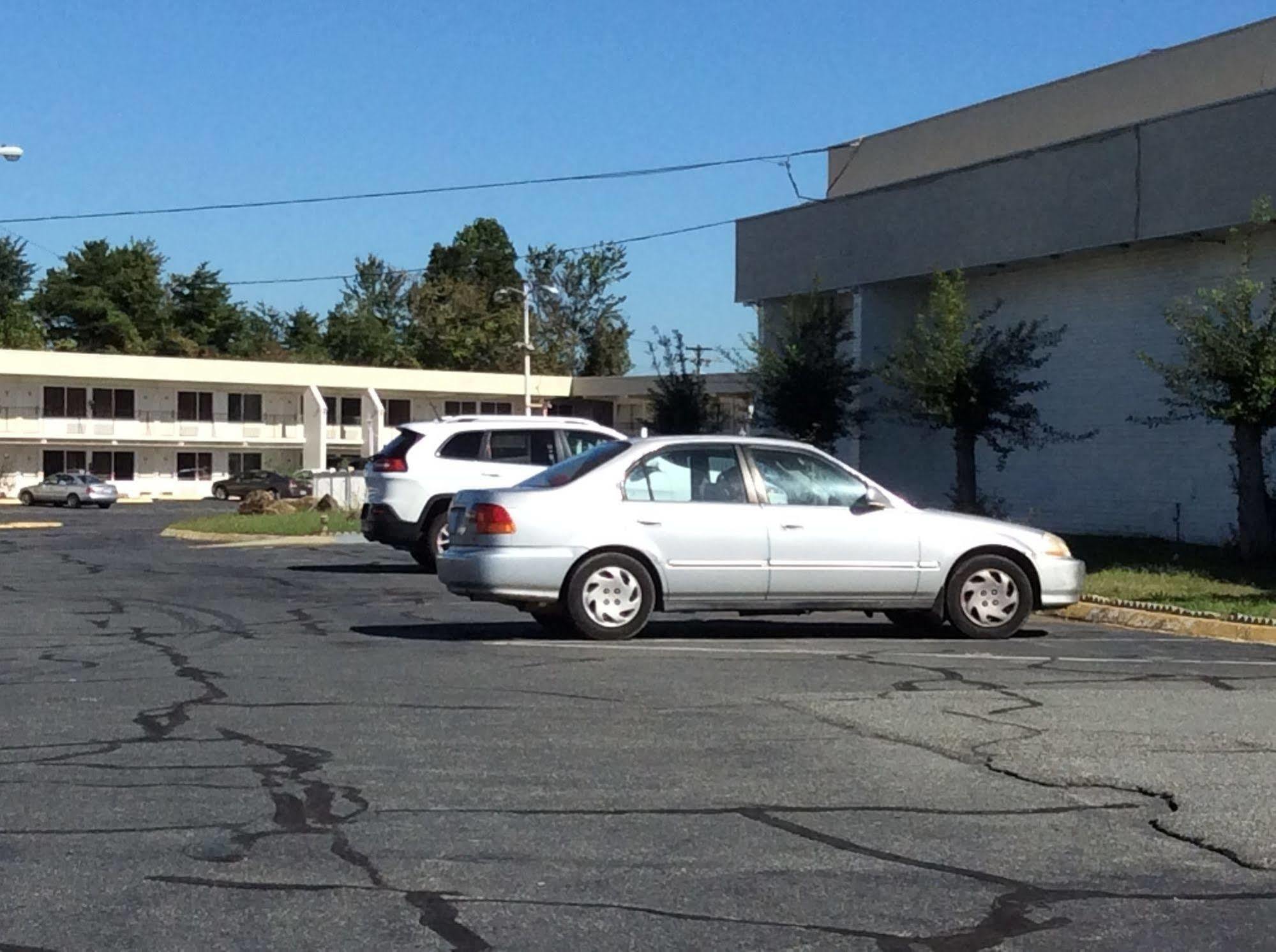 Motel 6 Burlington Exterior foto