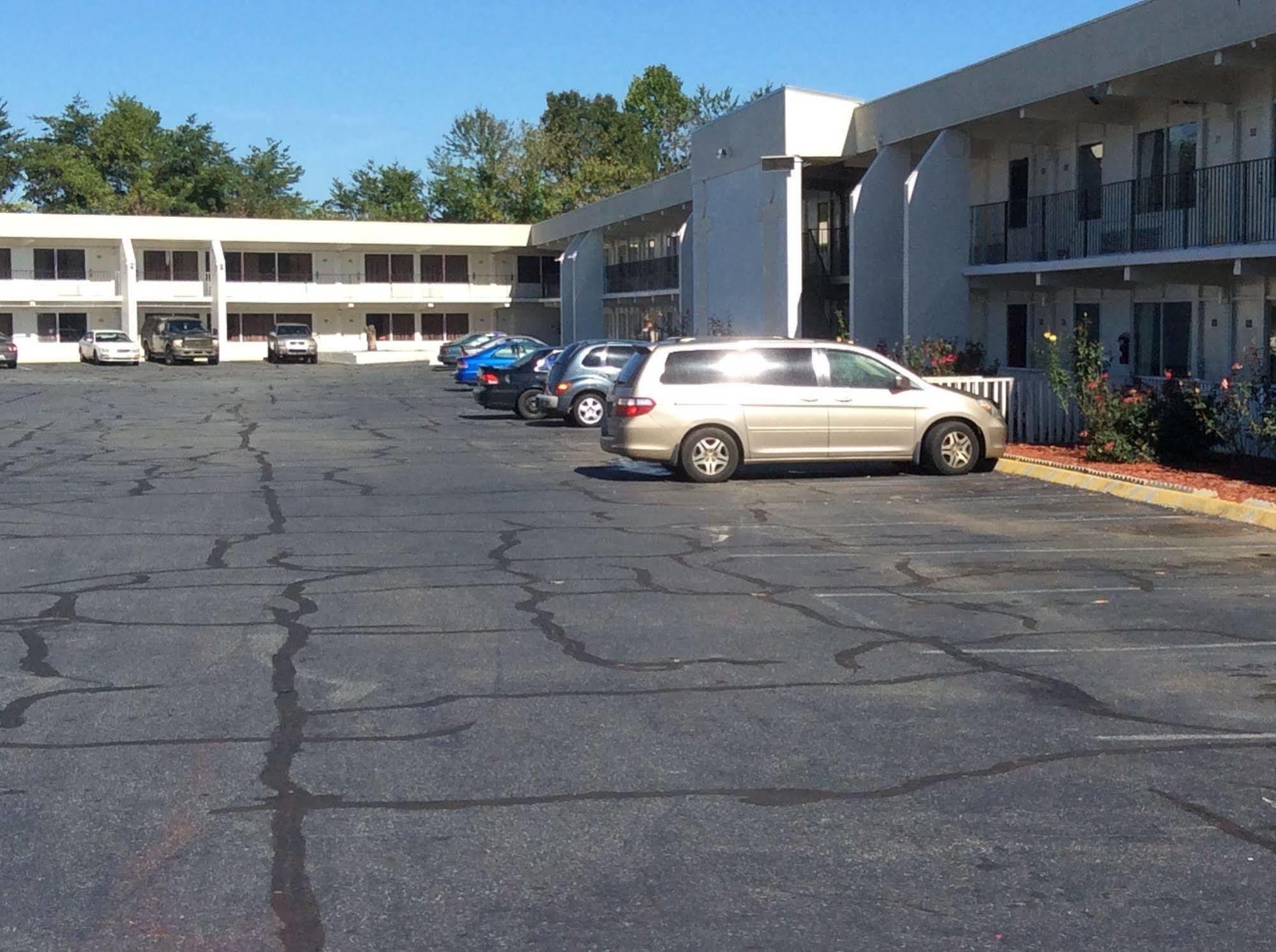 Motel 6 Burlington Exterior foto